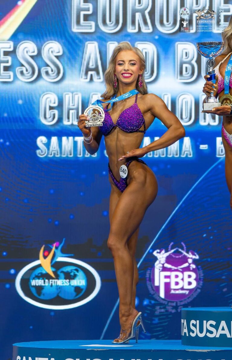 Picture of Coach Alex Novotna bikini Bodybuilder and glute specialist trainer, winning 2nd place at the European National